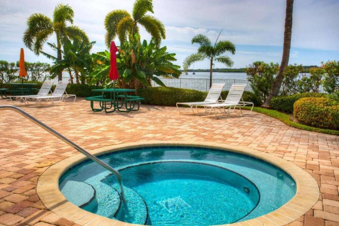 Bright Luxury Oceanfront Condo With Private Balcony And Hotel Pool Sankt Petersburg Zewnętrze zdjęcie